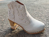 Large Size 2025 Embroidery Fashion Boots Lady Rivet Side Acrylic Crystal High And Short Boots HZ0115