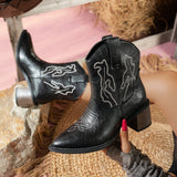 Large-Size Embroidery Side And V Mouth Western Cowboy Fashion Boots 2025 New Pointed Leather Boots HZ0115